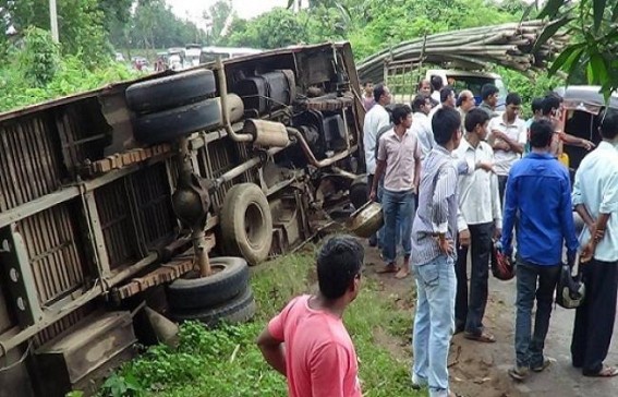 Bus turned up-side down, 11 injured Bus turned up-side down, 11 injured